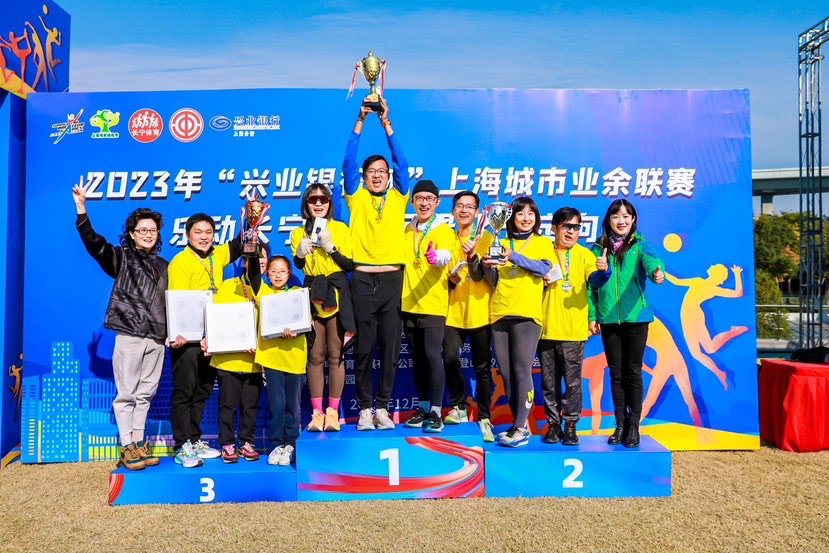 裁判张雷又被骂上热搜！泰山3-0大胜却因一个点球被喷“保鲁杯”湖北球迷和山东媒体隔空对轰(图1)